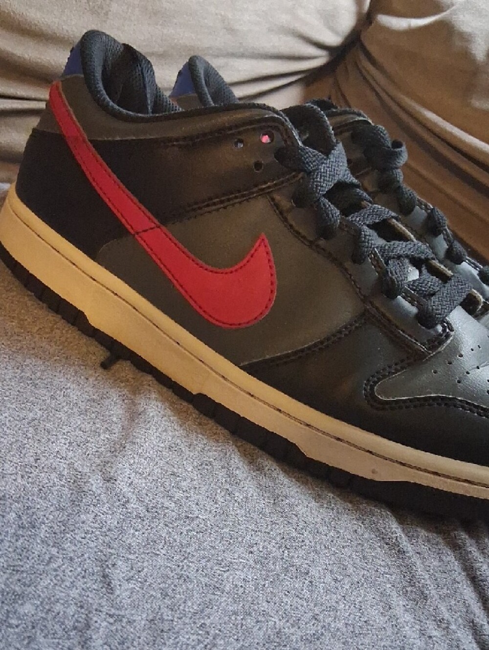 Nike Men’s Black and Red Low-Top Sneakers with White Sole - Picture 2 of 5